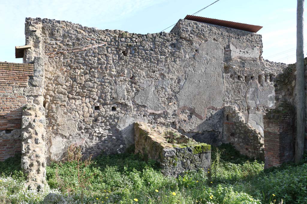 VII.4.29 Pompeii. December 2018. Looking east from rear boundary. Photo courtesy of Aude Durand.