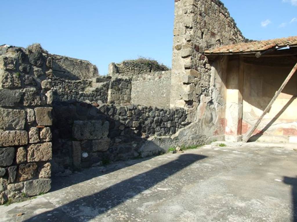 VII.4.31 Pompeii.  March 2009. Room 29.  Apsidal Exedra.  North wall.