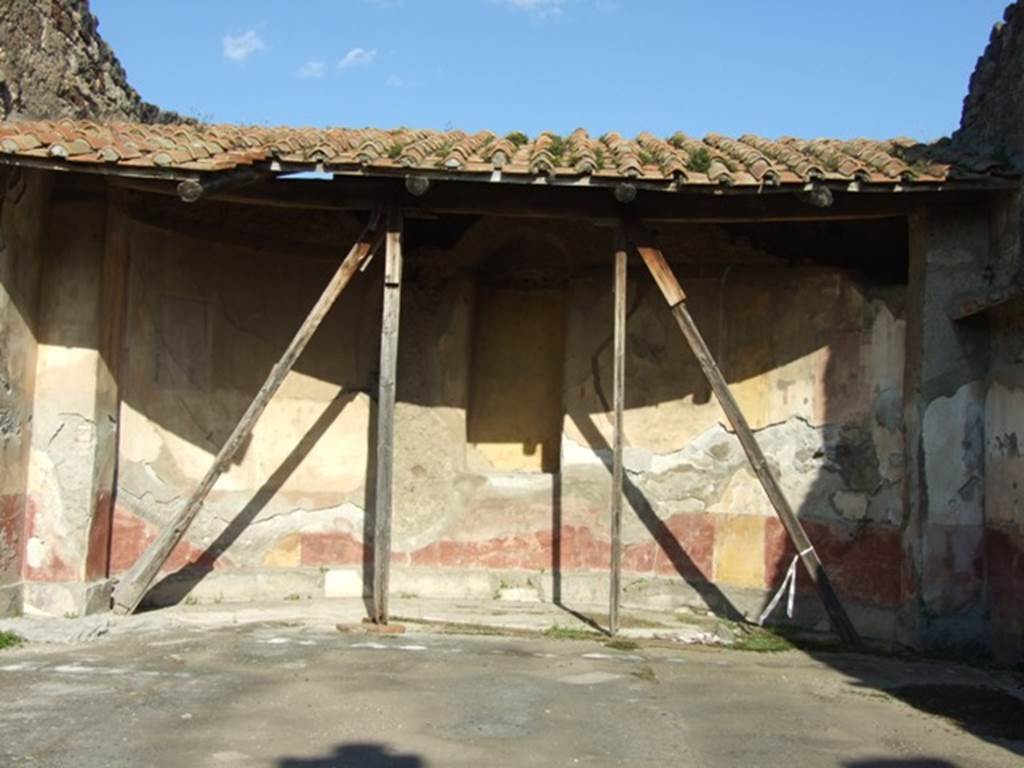 VII.4.31 Pompeii.  March 2009. Room 29. Apsidal Exedra. East wall.