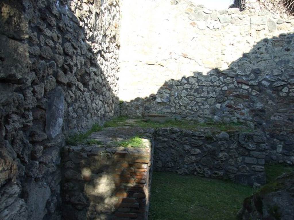 VII.4.31 Pompeii. March 2009. Room 36, kitchen with bench or hearth. Looking east.