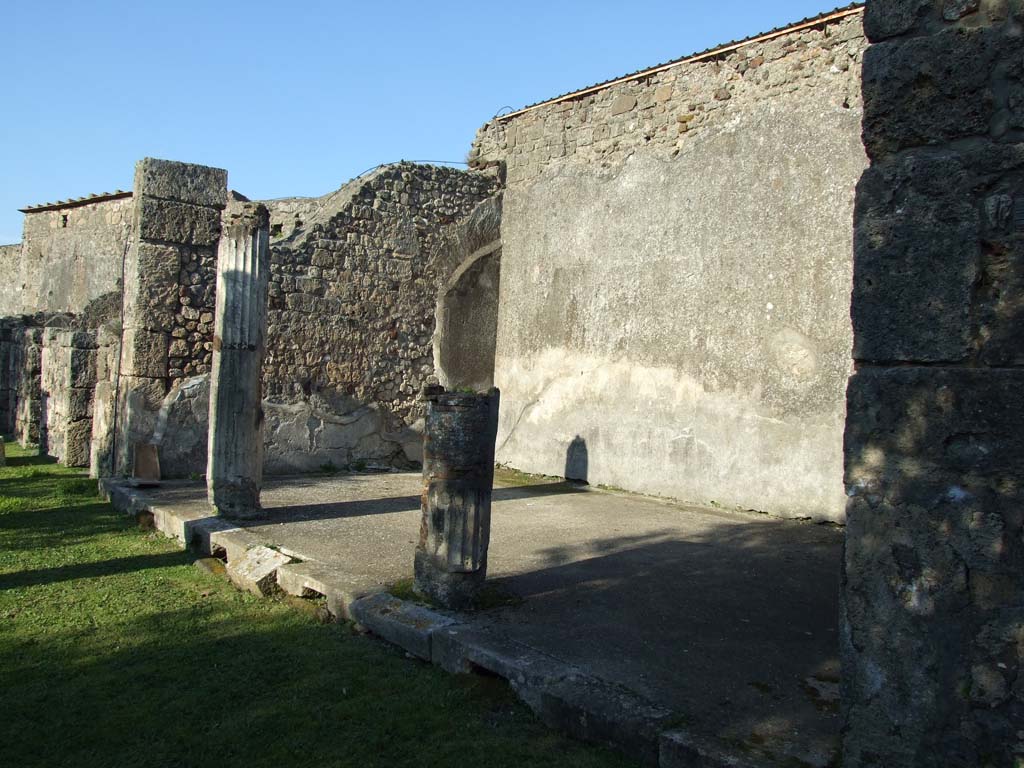 VII.4.31/51 Pompeii. March 2009. Looking north-east towards room 37, exedra.