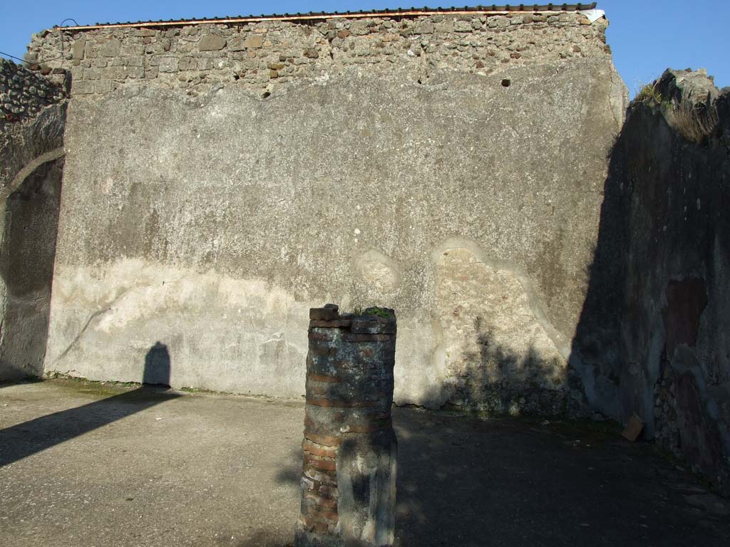 VII.4.31/51 Pompeii. March 2009. Room 37, east wall of exedra.