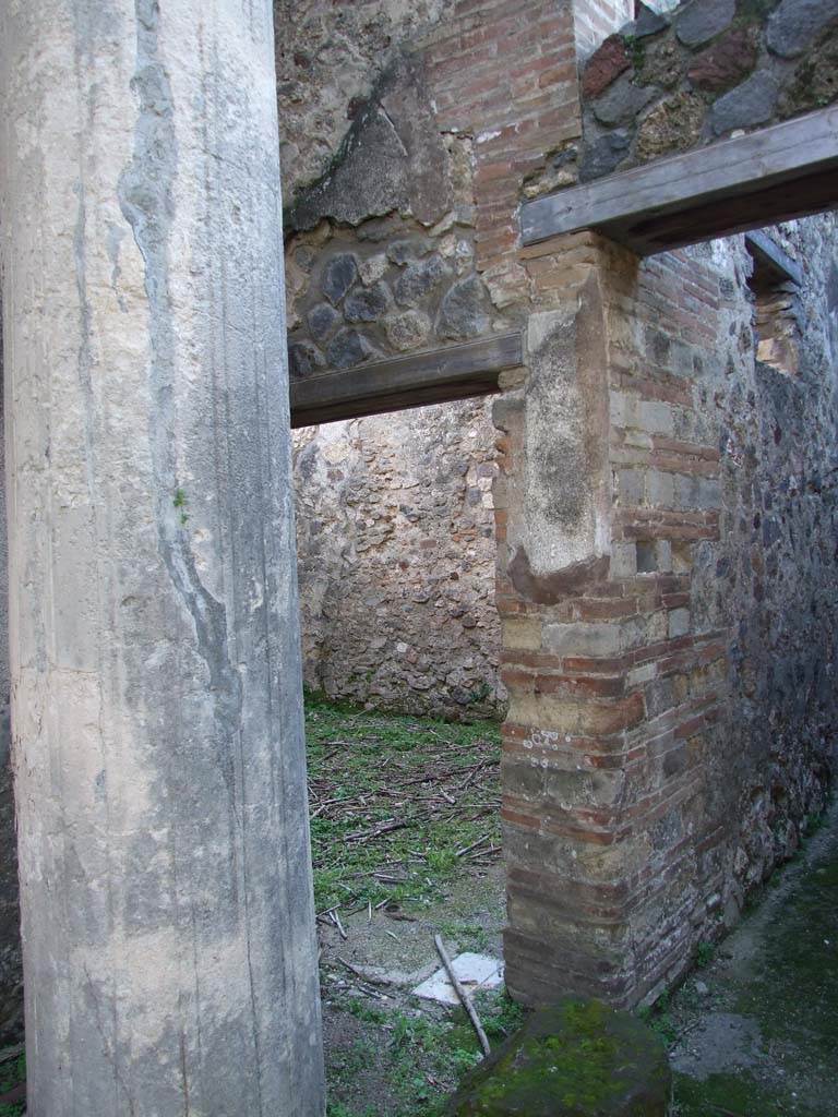 VII.4.31/51 Pompeii. March 2009. Doorway to room 38.