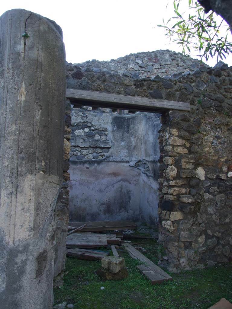 VII.4.31/51 Pompeii. March 2009. Doorway to room 42.