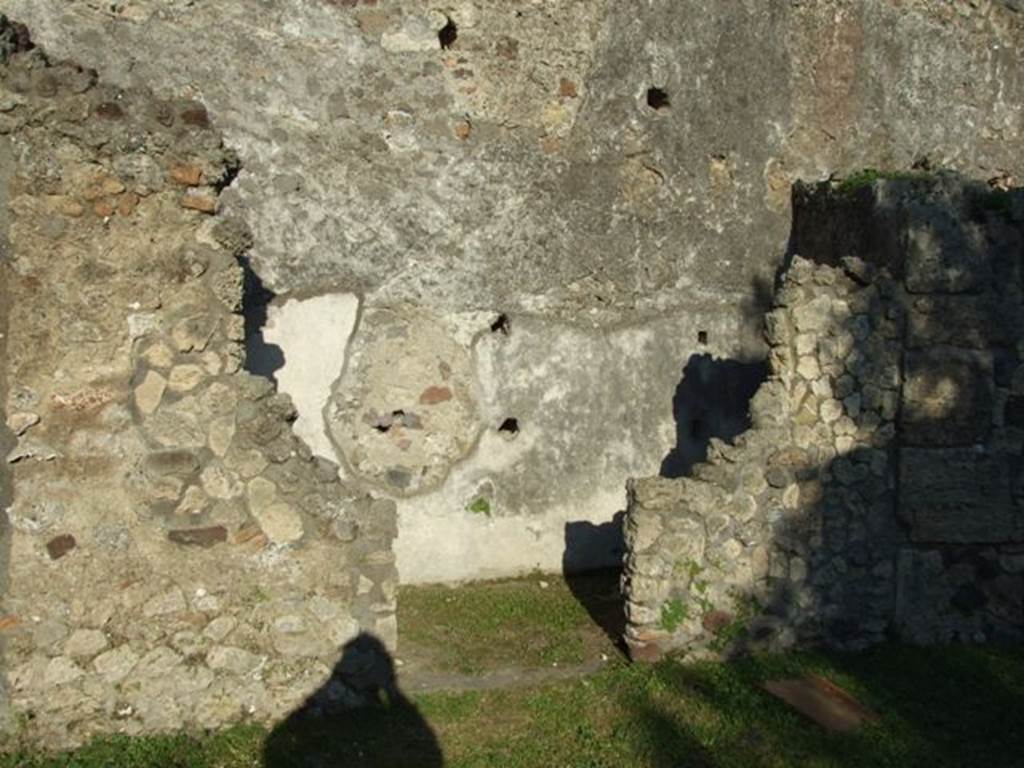 VII.4.31 Pompeii.  March 2009.  Doorway to Room 45.  Small room or Cupboard.