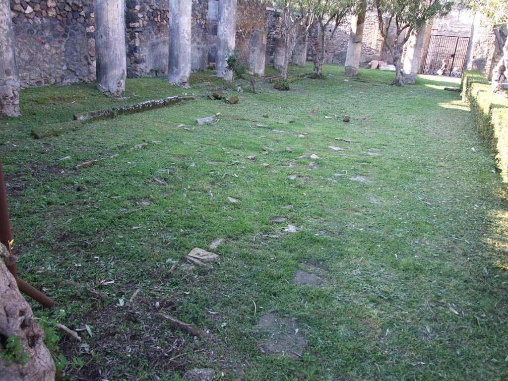 VII.4.31/51 Pompeii. March 2009. Remains of brick-edged flower beds in north peristyle garden.