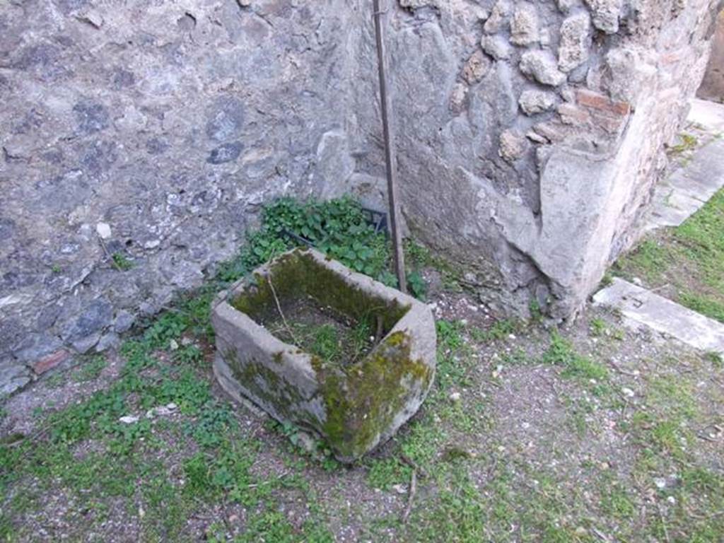 VII.4.31 Pompeii.  March 2009.  Room 14.  North west corner. Basin.