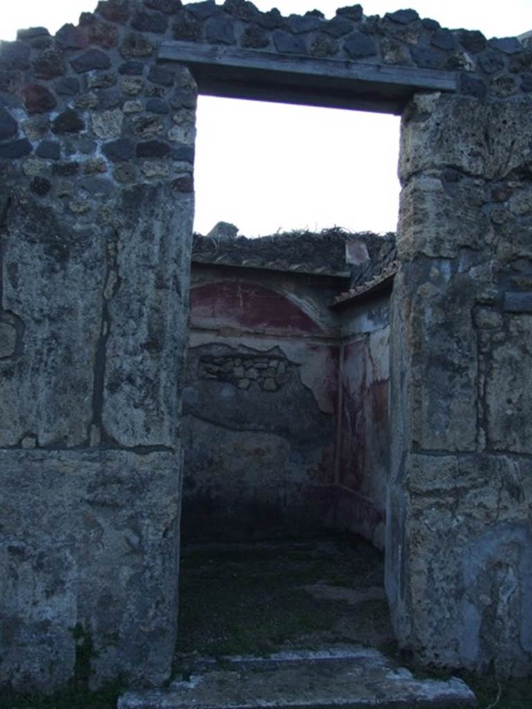 VII.4.31 Pompeii.  March 2009.  Doorway to Room 16, Cubiculum.