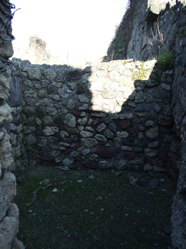 VII.4.31 Pompeii.  March 2009.  Room 26.  Small room or cupboard. Looking east.