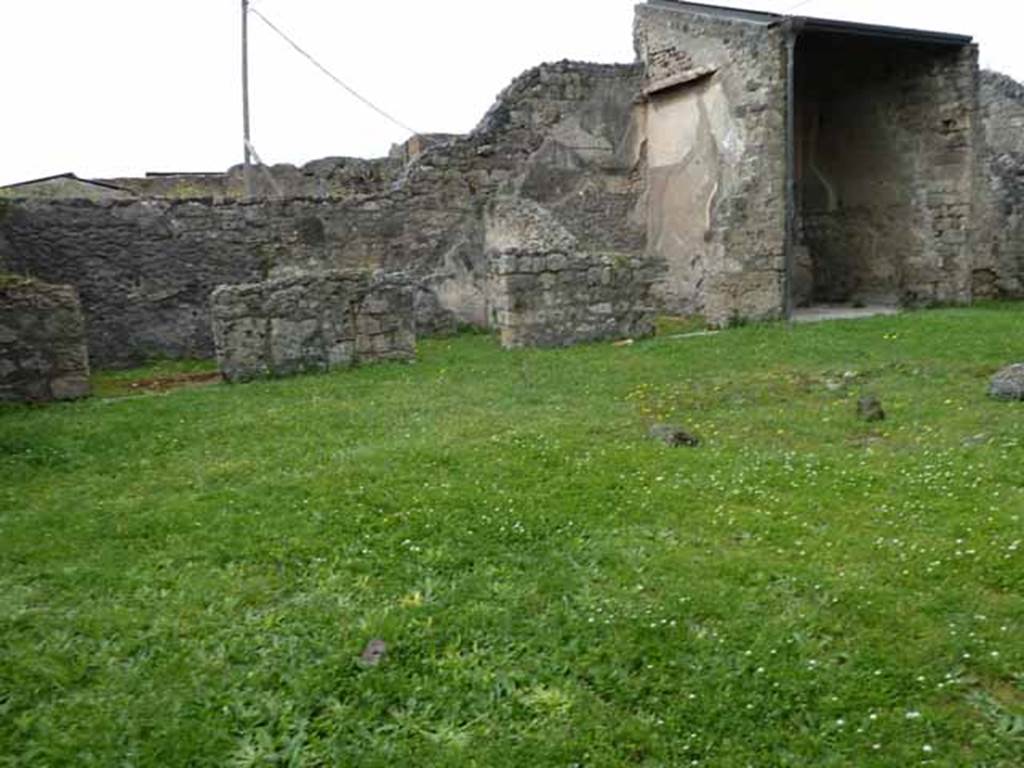 VII.4.31 Pompeii. May 2010. Room 2, looking towards west side of atrium with doorways to rooms 3, 4, 5 and 6.