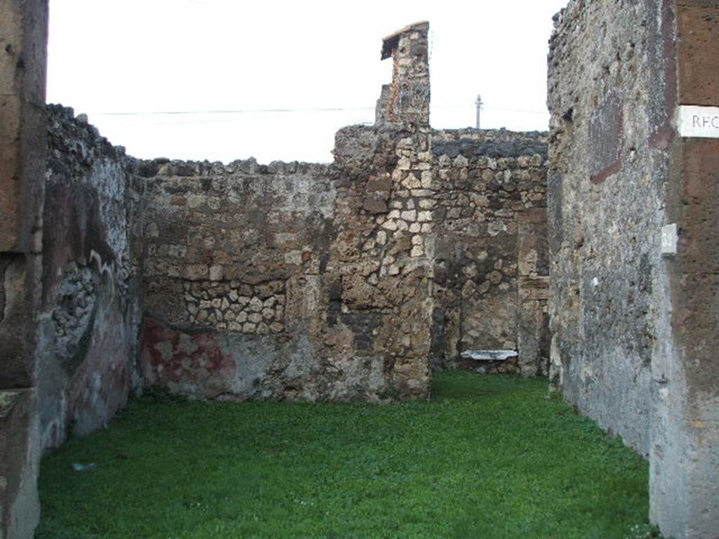 VII.4.32 Pompeii. December 2004. Looking north across shop to rear room.