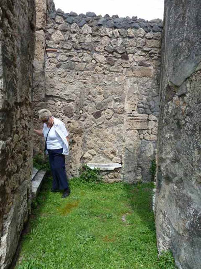 VII.4.32 Pompeii. May 2010. Small rear room. On the left side is an entrance into the atrium of VII.4.31.