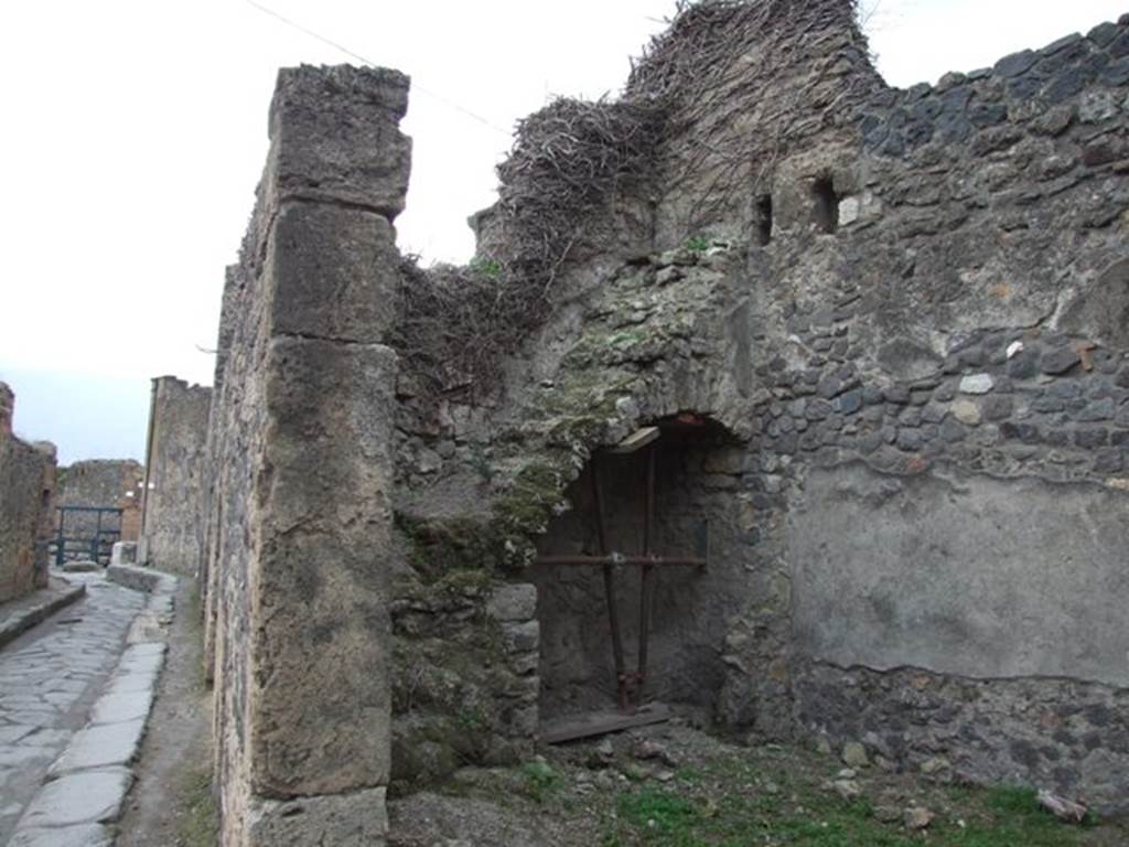 VII.4.36 Pompeii.  December 2007. South wall with staircase and latrine beneath. Looking south along Vicolo Storto.
