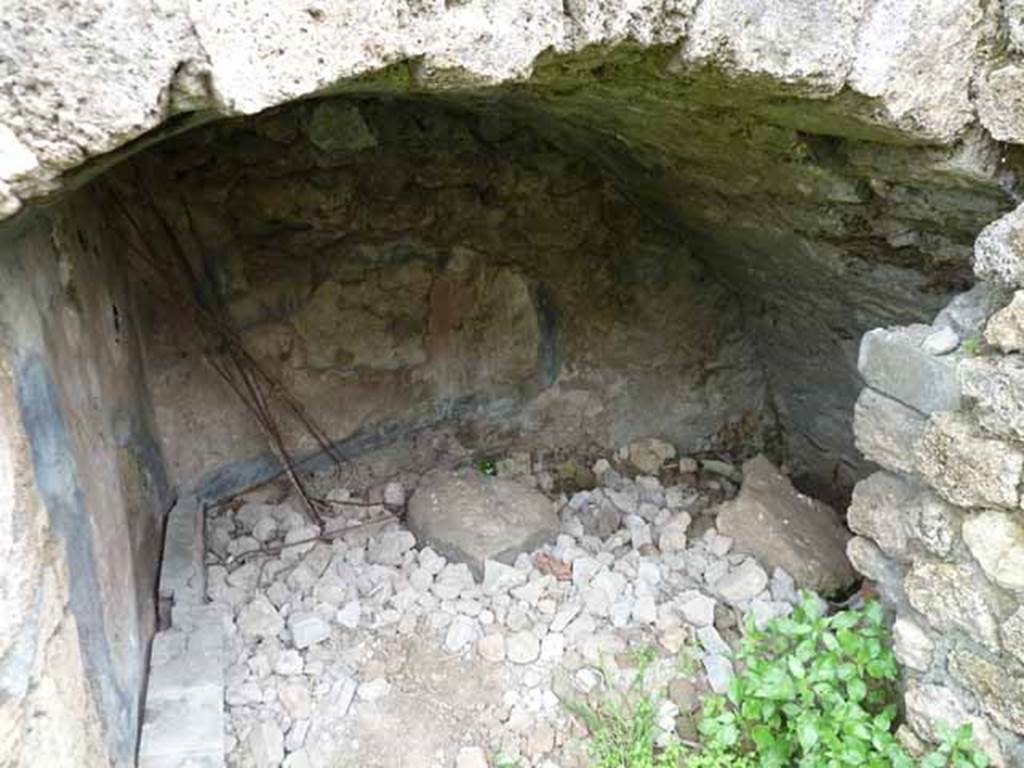 VII.4.39 Pompeii. May 2010. Arched recess.