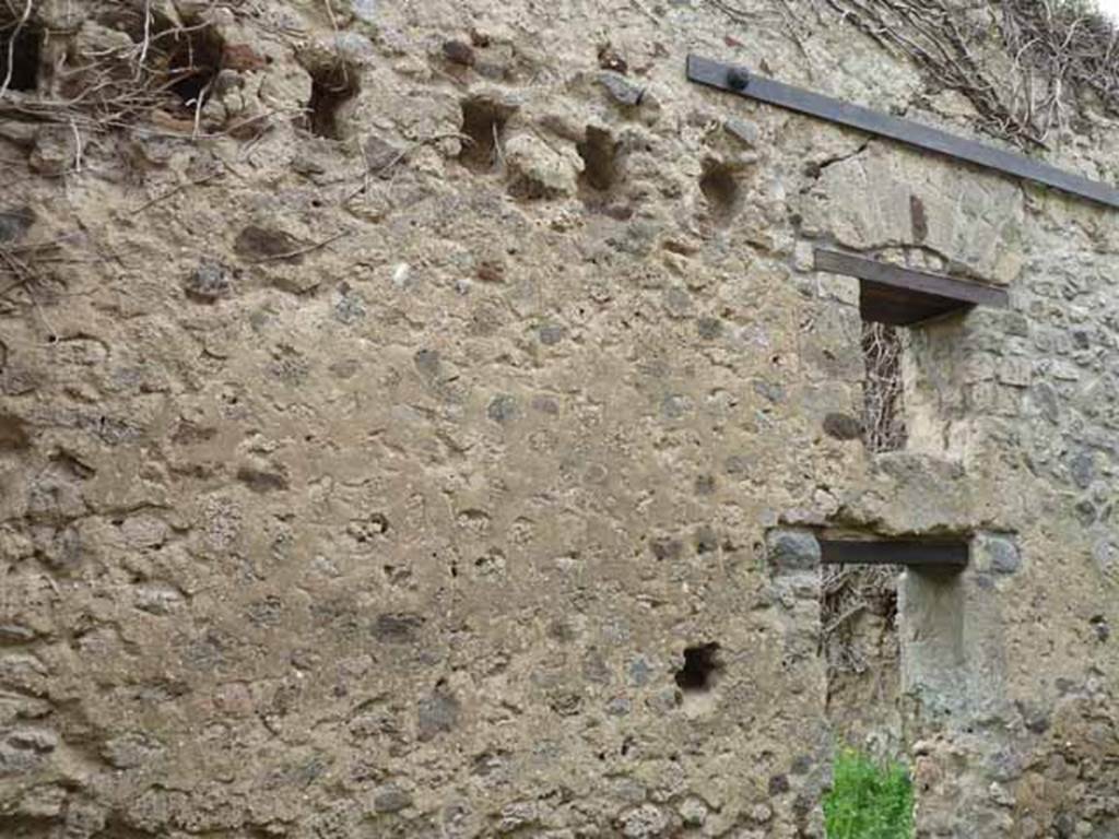 VII.4.39 Pompeii. May 2010. South wall of workshop, with door and window onto rear room of shop.