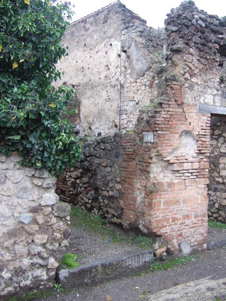 VII.4.40 Pompeii. December 2004.  Entrance.