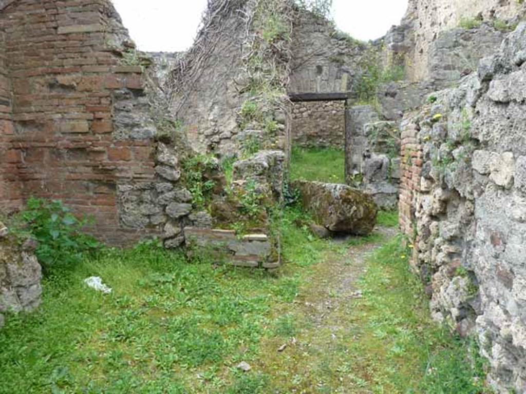 VII.4.40 Pompeii. May 2010. Looking west from entrance towards VII.4.39.