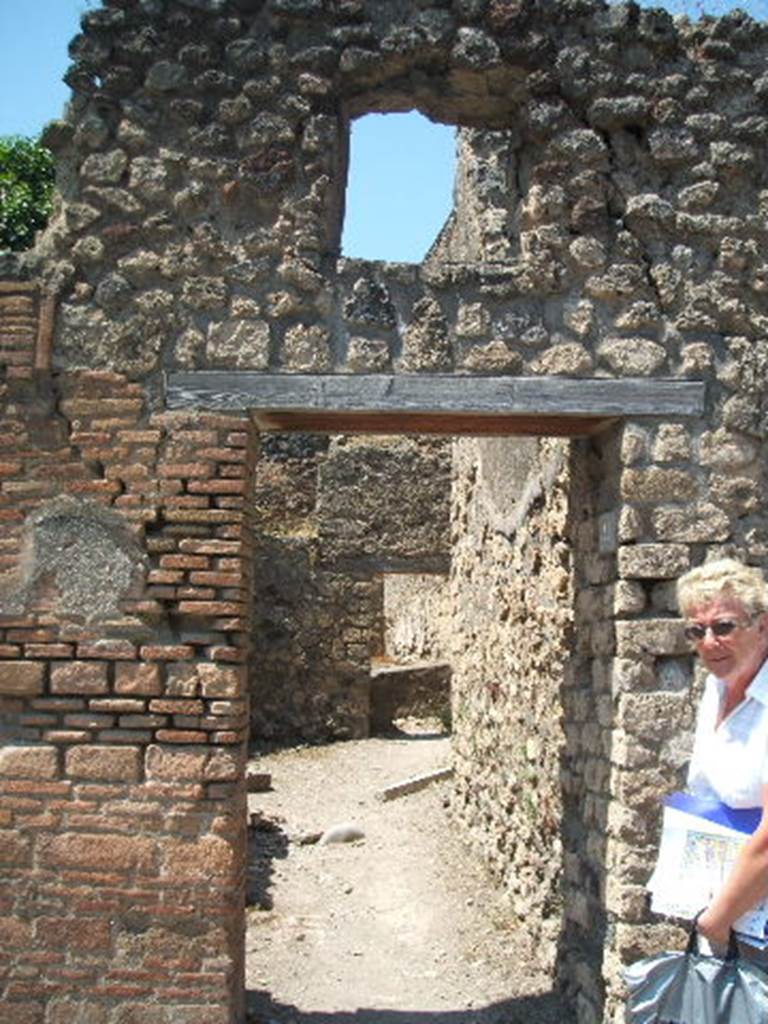 VII.4.41 Pompeii. May 2005. Entrance.
