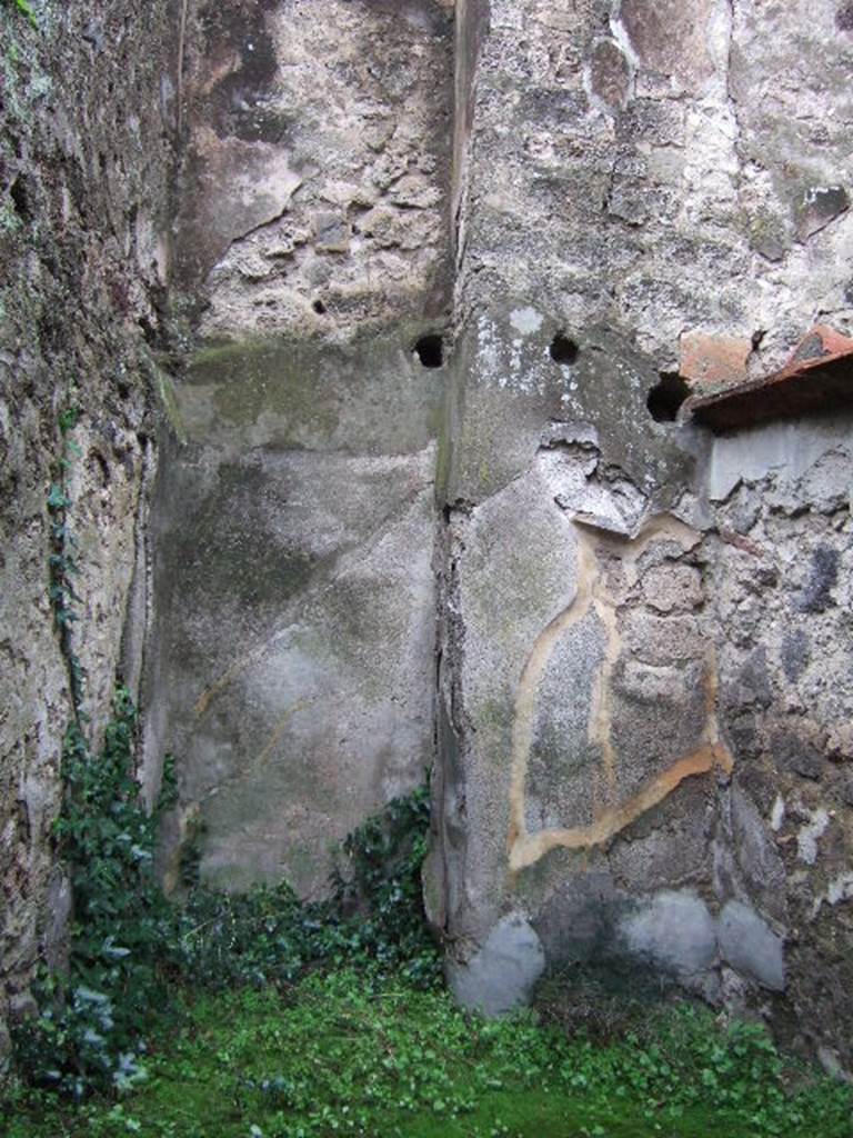 VII.4.42 Pompeii. December 2005. Niche or recess in South-west corner.