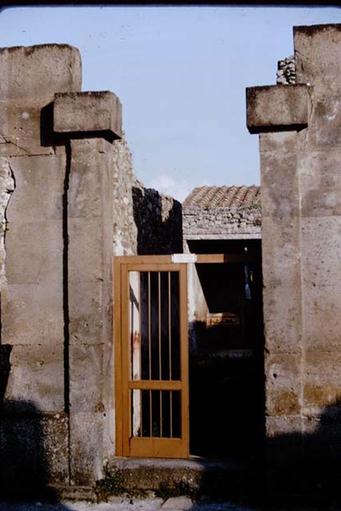 VII.4.48 Pompeii. 1964. Looking south to entrance on Via della Fortuna. Photo by Stanley A. Jashemski.
Source: The Wilhelmina and Stanley A. Jashemski archive in the University of Maryland Library, Special Collections (See collection page) and made available under the Creative Commons Attribution-Non Commercial License v.4. See Licence and use details.
J64f1585
