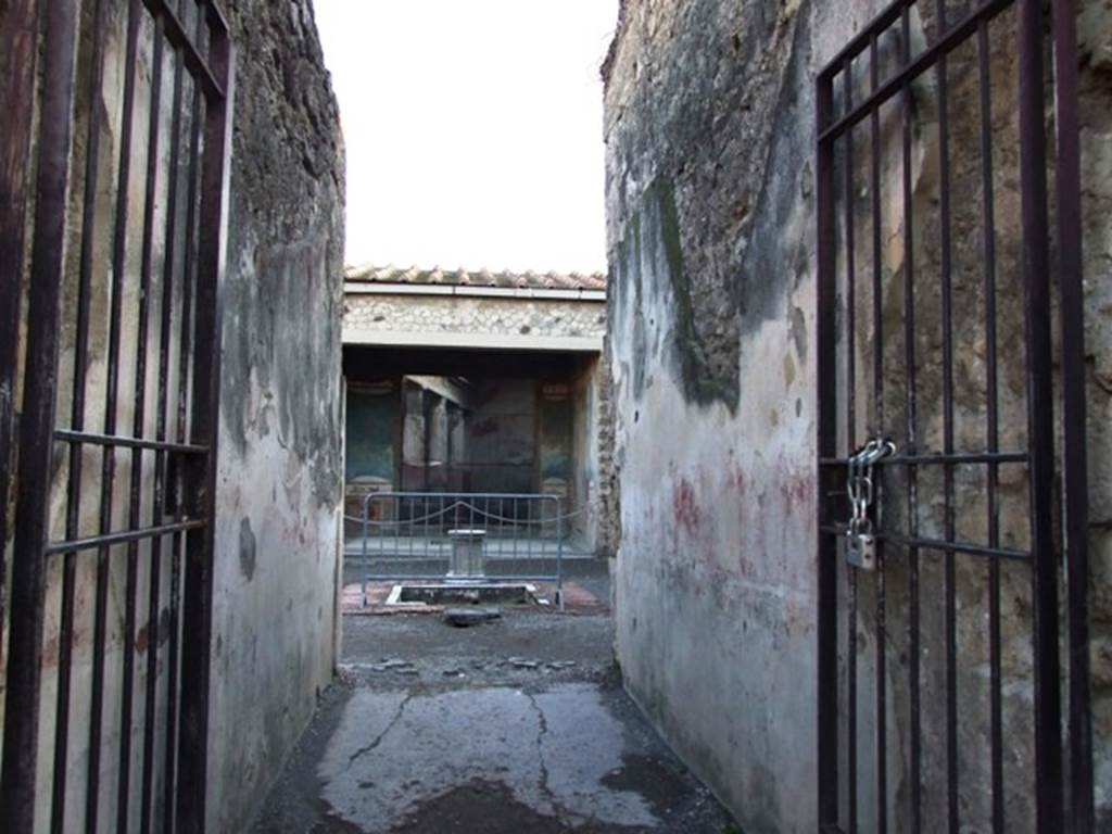 VII.4.48 Pompeii.  Room 1, Fauces, looking south to atrium.