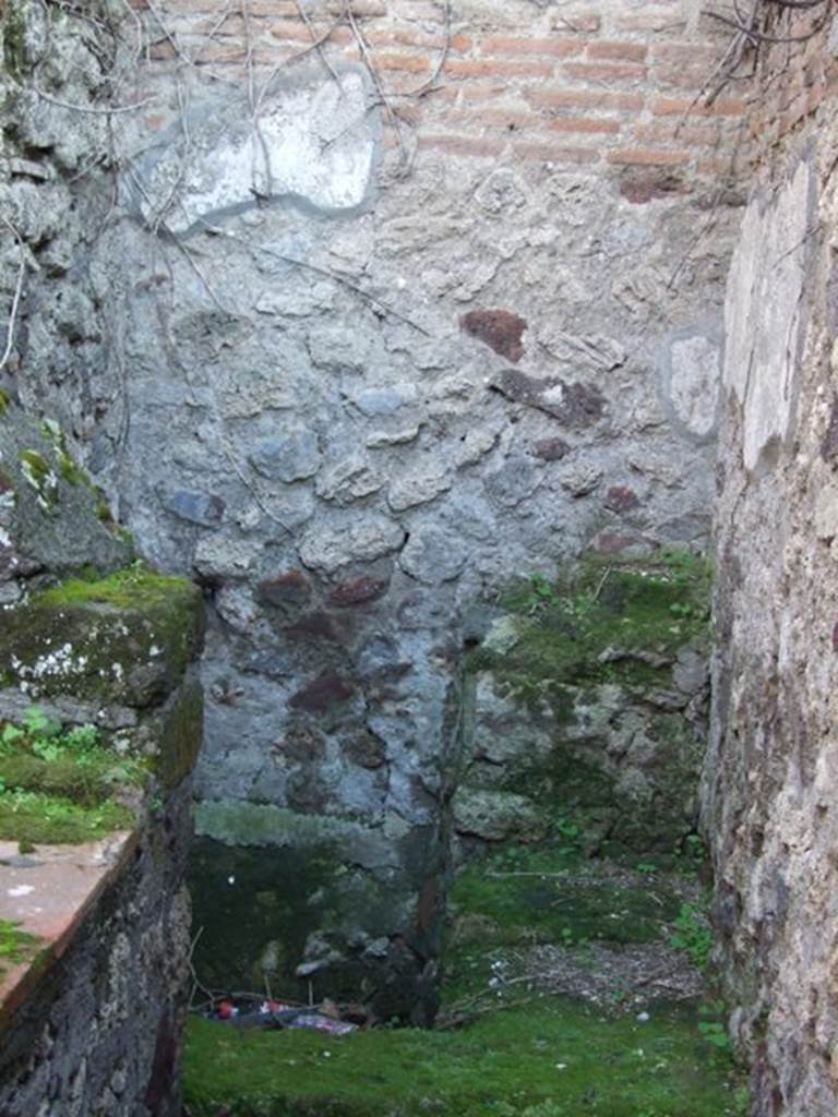 VII.4.48 Pompeii.  December 2007. Room  8.  Latrine.