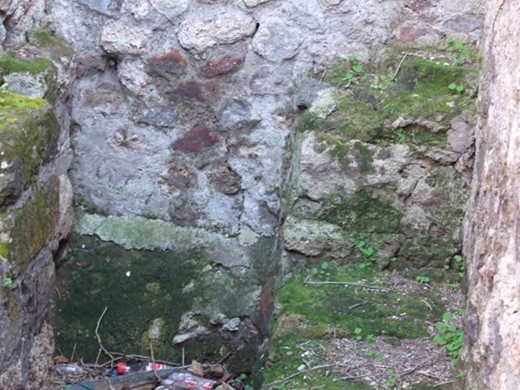 VII.4.48 Pompeii.  December 2007. Room  8.  Latrine with masonry seat supports.