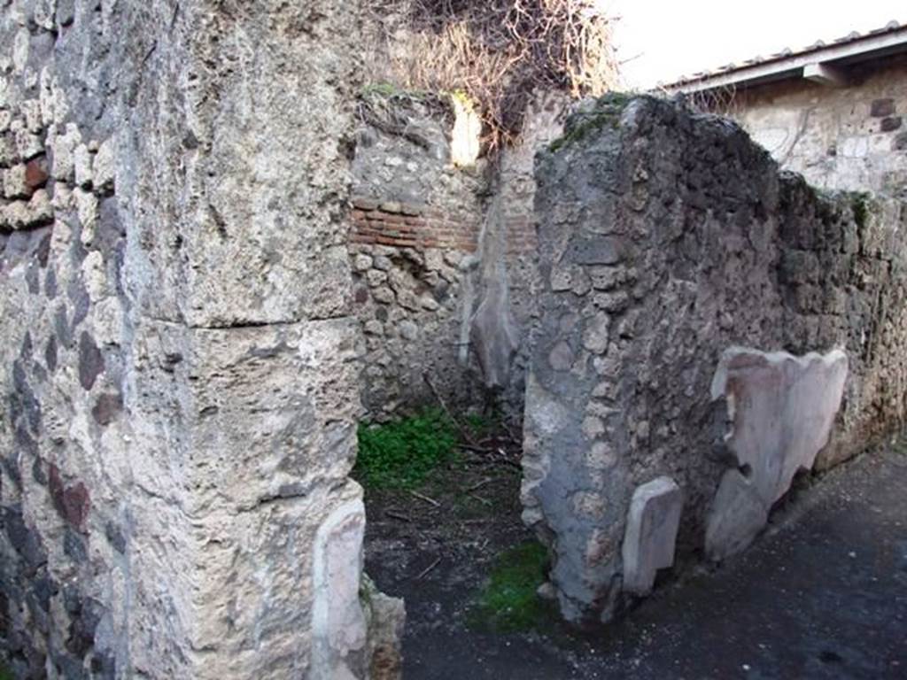 VII.4.48 Pompeii.  December 2007. Doorway to Room 9 from corridor 10.