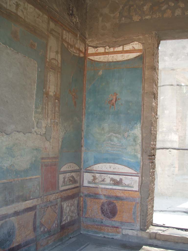 VII.4.48 Pompeii. May 2005. Room 11, south-east corner of tablinum.