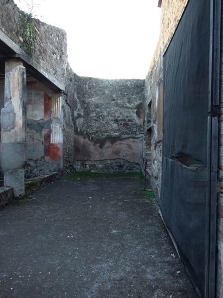 VII.4.48 Pompeii. December 2007.  Room 16.  Room overlooking Peristyle.