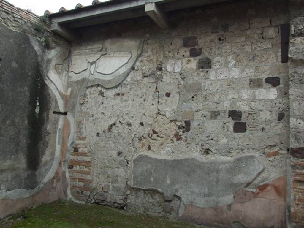 VII.4.48 Pompeii. March 2009. Room 17. South wall.