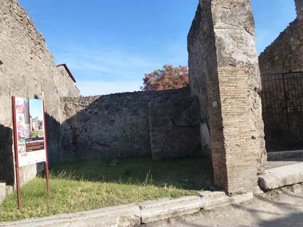 VII.4.50 Pompeii. May 2005. Looking south from entrance, across shop. Photo courtesy of Michael Binns.

