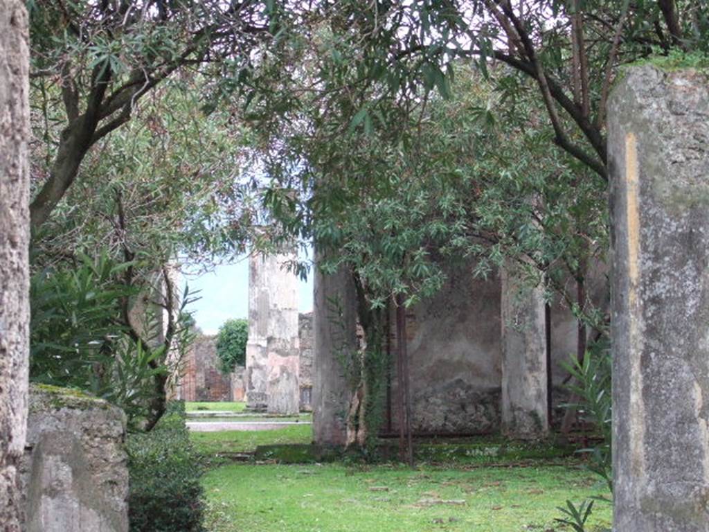 VII.4.31/51 Pompeii. December 2005. Fauces 49, looking south.
