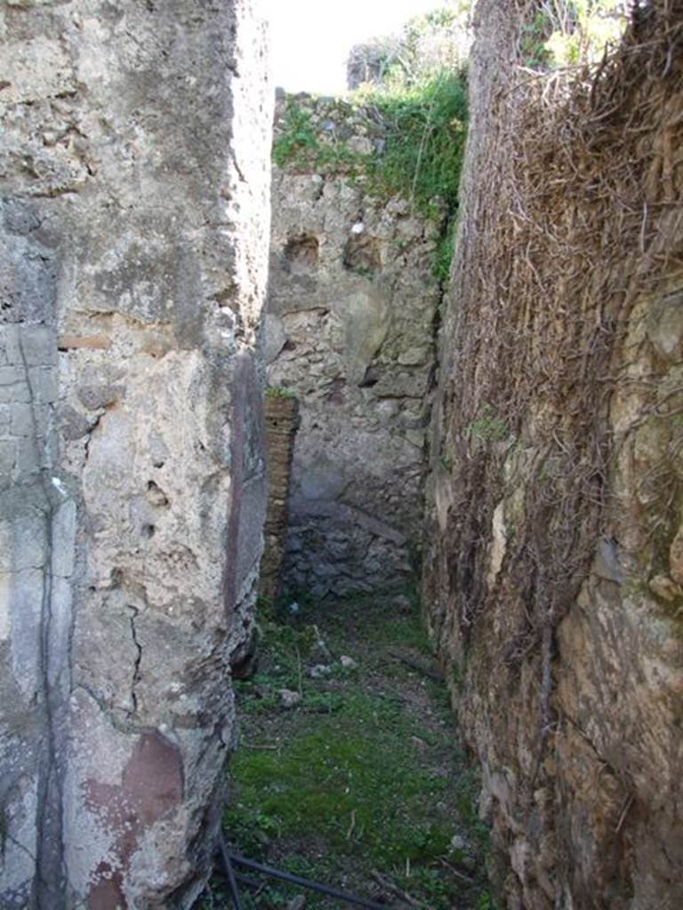 VII.4.56 Pompeii.  March 2009.   Doorway to Room 10.  Kitchen and Latrine.