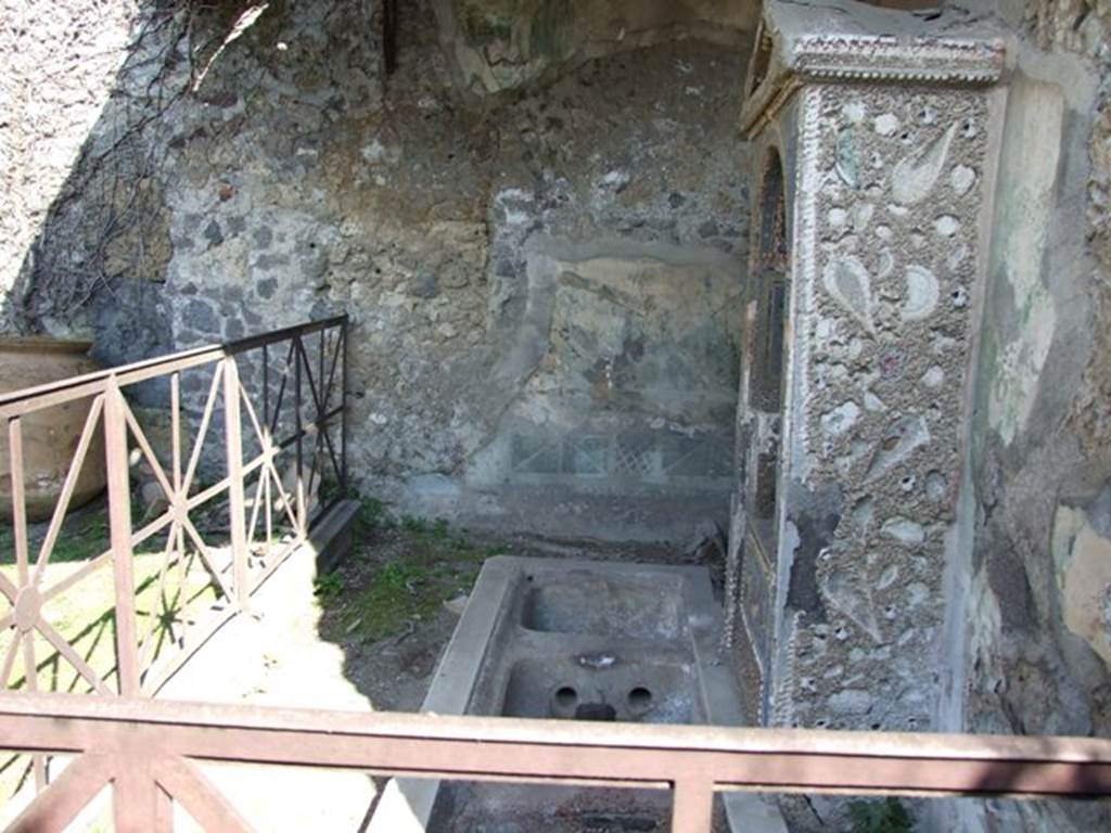 VII.4.56 Pompeii.  March 2009.  Garden area, looking east from West Portico.