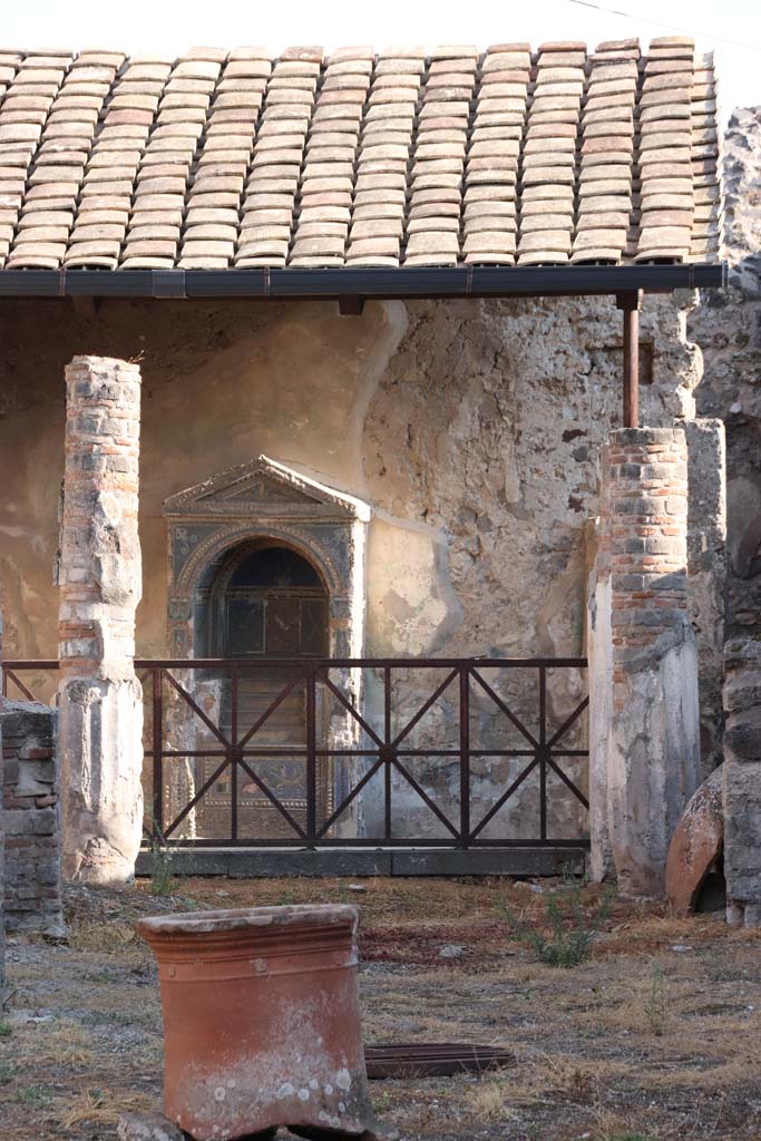 VII.4.56 Pompeii. September 2021. 
Looking towards fountain against south wall of garden area. Photo courtesy of Klaus Heese.
