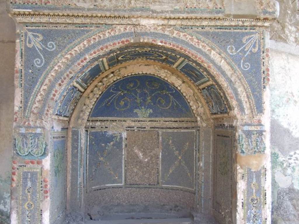 VII.4.56 Pompeii.  March 2009. Niche of Aedicula Fountain.