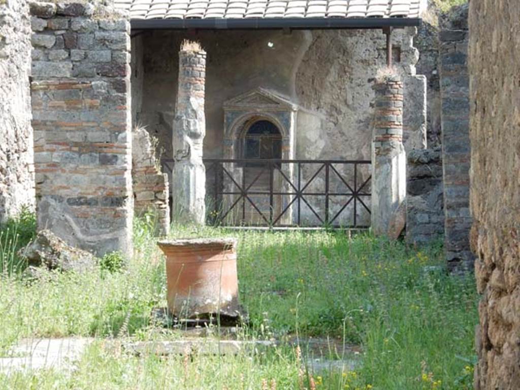 VII.4.56 Pompeii. May 2015. Looking south across atrium.  Photo courtesy of Buzz Ferebee.
