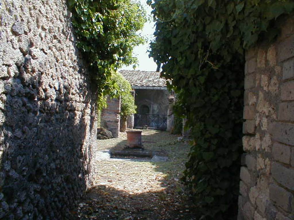 VII.4.56 Pompeii.  September 2004. Looking south to Garden at rear.