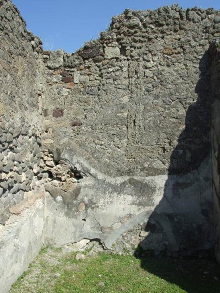 VII.4.57. Pompeii.  March 2009.  Room 5.  Cubiculum. East wall.