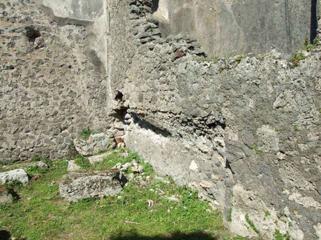 VII.4.57. Pompeii.  March 2009.  Room 12. Triclinium.  East wall with remains of recess.