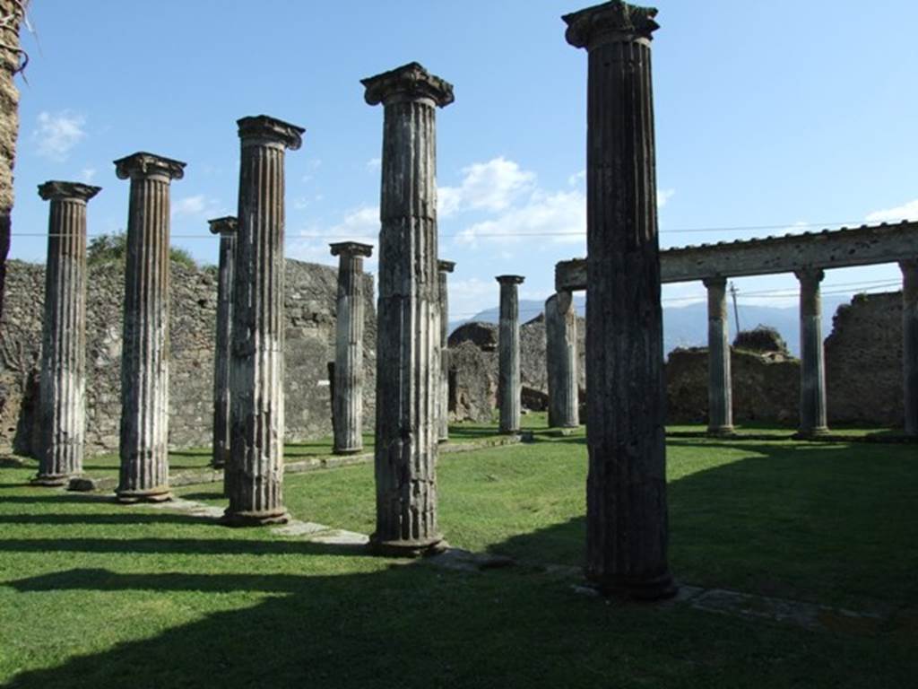 VII.4.57. Pompeii.  March 2009.  Looking south east across Peristyle from North Portico.