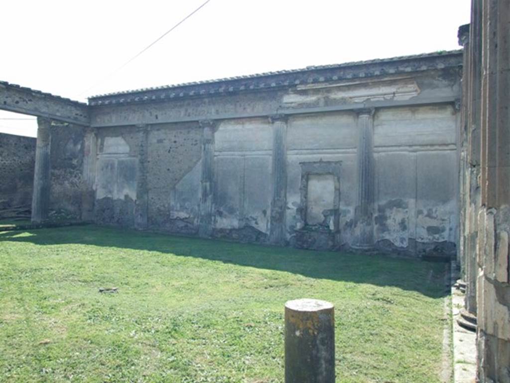 VII.4.57. Pompeii.  March 2009.  Looking south west across Peristyle.

