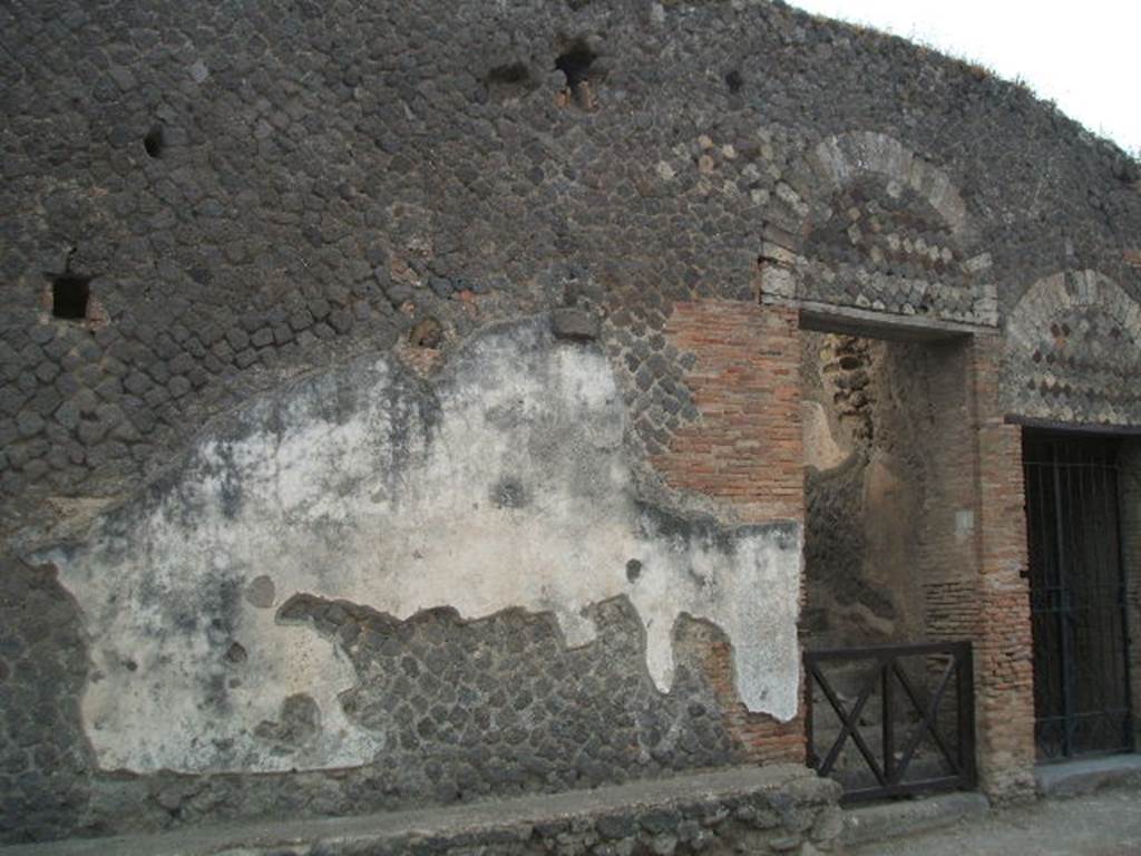 VII.5.1 Pompeii. May 2005. Remains of plaster near entrance.