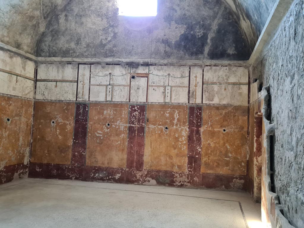 VII.5.8 Pompeii. May 2024. Tepidarium (49), looking towards west wall. Photo courtesy of Klaus Heese.