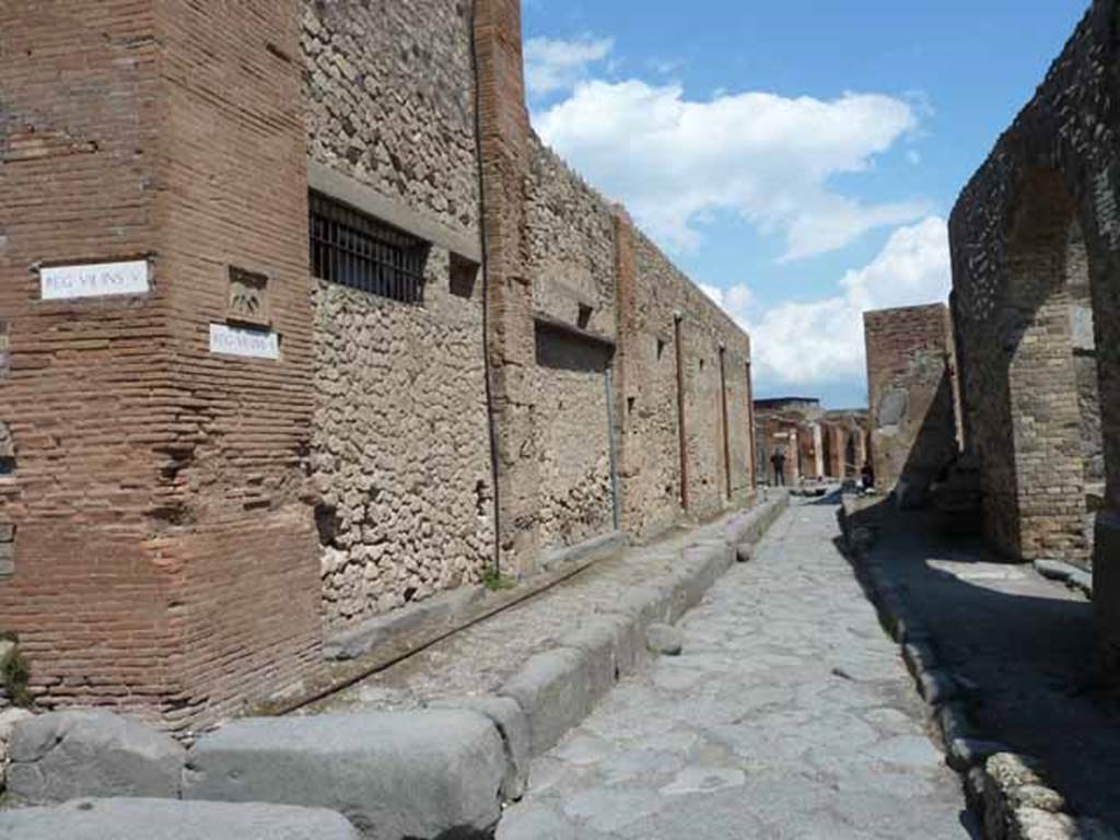 Vicolo dei Soprastanti, north side, May 2010. Junction with Vicolo delle Terme, on left.
Looking east along south end of insula, with VII.5.14, left of centre, and VII.5.17, at far end of insula.  

