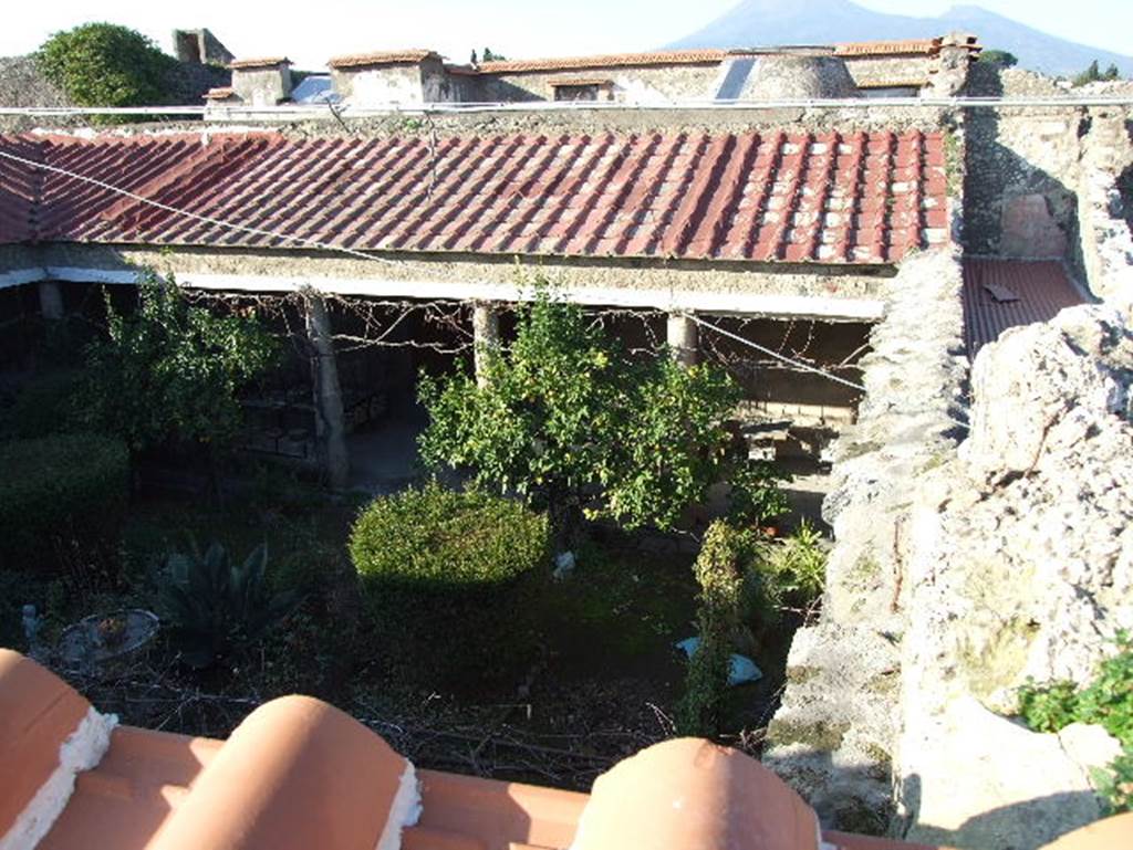 VII.5.19 Pompeii. December 2007. Forum Baths peristyle from roof of new restaurant.