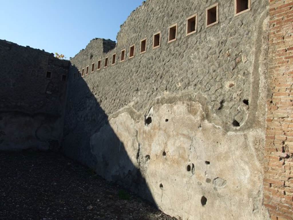 VII.5.22 Pompeii. December 2007. North wall, with indication of upper flooring supports.