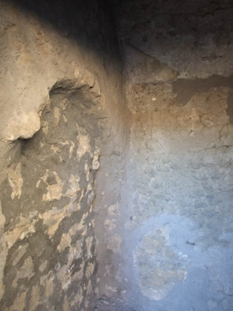 VII.5.23 Pompeii. December 2007. Room with vaulted ceiling at rear of shop.