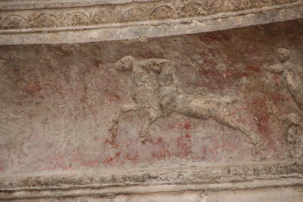 VII.5.24 Pompeii. October 2023. Frigidarium (19), detail of plasterwork cornice at west end of south side. Photo courtesy of Klaus Heese.